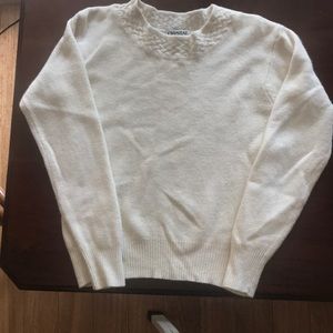 Cream Woman’s Pullover Sweater